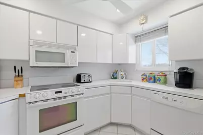 3039 Mitchell Road, Westhampton Beach, NY 11978 - Photo 13