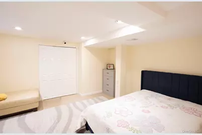 219-26 Peck Avenue, Hollis, NY 11427 - Photo 27