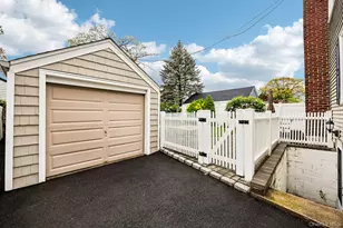 174 Semton Blvd, Franklin Square, NY 11010 - Photo 5