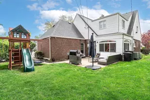 81 Huntington Rd, Garden City, NY 11530 - Photo 25