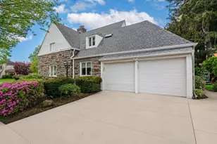 81 Huntington Rd, Garden City, NY 11530 - Photo 29
