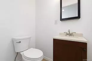 27 Jane Dr, North Babylon, NY 11703 - Photo 11