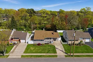 27 Jane Dr, North Babylon, NY 11703 - Photo 23