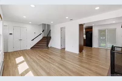 27 Jane Drive, North Babylon, NY 11703 - Photo 5