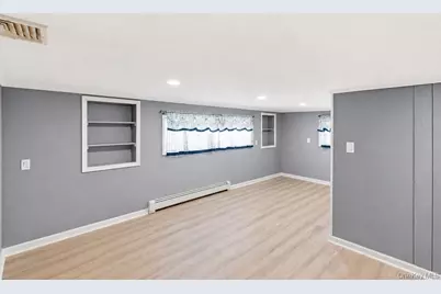 27 Jane Drive, North Babylon, NY 11703 - Photo 9