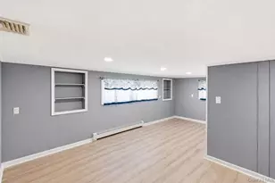 27 Jane Dr, North Babylon, NY 11703 - Photo 9