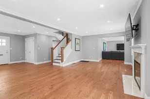 9 Old Colony Ln, Great Neck, NY 11023 - Photo 13