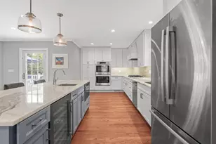 9 Old Colony Ln, Great Neck, NY 11023 - Photo 7