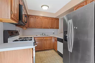 29 Croft Court, New York, NY 10306 - Photo 7