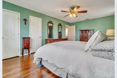 100 E Melrose Street, Valley Stream, NY 11580 - Photo 29