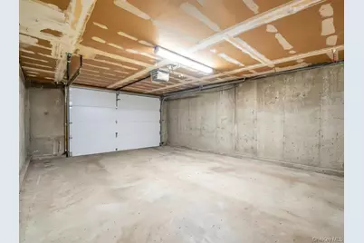 100 E Melrose Street, Valley Stream, NY 11580 - Photo 37