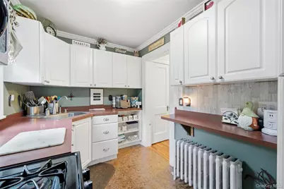 544 Lombardy Boulevard, Brightwaters, NY 11718 - Photo 17