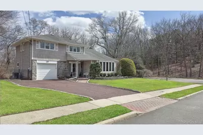 29 Serpentine Lane, Old Bethpage, NY 11804 - Photo 3