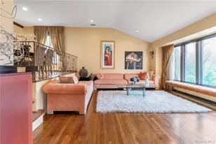 29 Serpentine Ln, Old Bethpage, NY 11804 - Photo 5