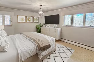 29 Serpentine Ln, Old Bethpage, NY 11804 - Photo 11
