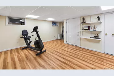 29 Serpentine Lane, Old Bethpage, NY 11804 - Photo 15