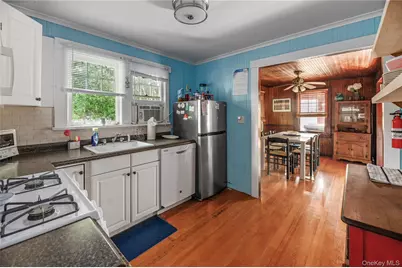 40 Bungalow Walk, Ocean Beach, NY 11770 - Photo 9