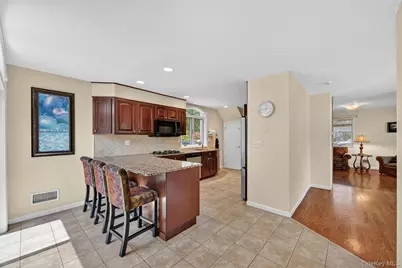 106 Cedar Avenue, Pearl River, NY 10965 - Photo 11