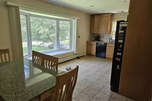 21 Verplanck Ave, Hopewell Junction, NY 12533 - Photo 3