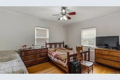 6402 Ellwell Crescent, Rego Park, NY 11374 - Photo 15