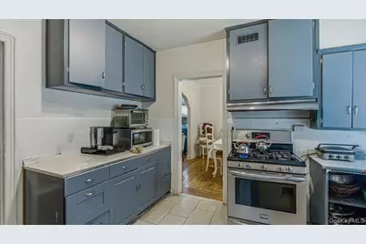 6402 Ellwell Crescent, Rego Park, NY 11374 - Photo 11