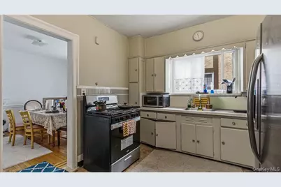 6402 Ellwell Crescent, Rego Park, NY 11374 - Photo 25