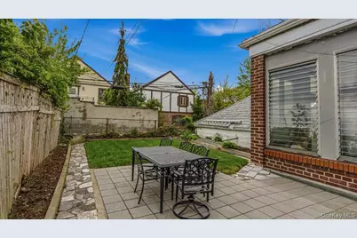 6402 Ellwell Crescent, Rego Park, NY 11374 - Photo 17