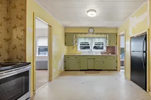 109 Grove Ave, Patchogue, NY 11772 - Photo 5
