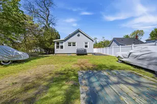 109 Grove Ave, Patchogue, NY 11772 - Photo 23