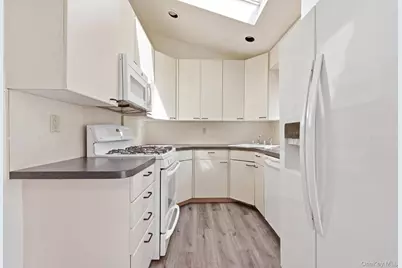683 Broadway, Brentwood, NY 11717 - Photo 21