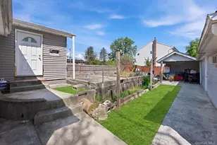 683 Broadway, Brentwood, NY 11717 - Photo 17