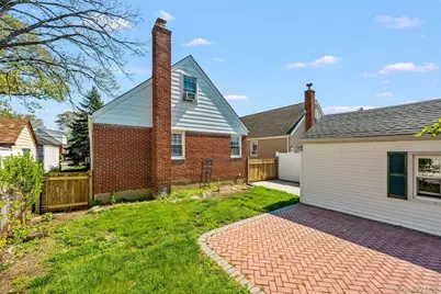 134 E Dover Street, Valley Stream, NY 11580 - Photo 35