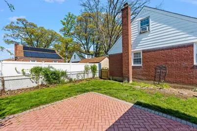 134 E Dover Street, Valley Stream, NY 11580 - Photo 33
