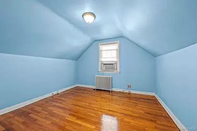134 E Dover Street, Valley Stream, NY 11580 - Photo 19