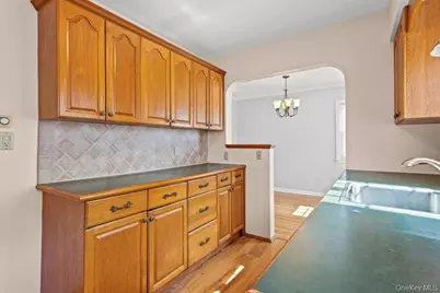 134 E Dover Street, Valley Stream, NY 11580 - Photo 11