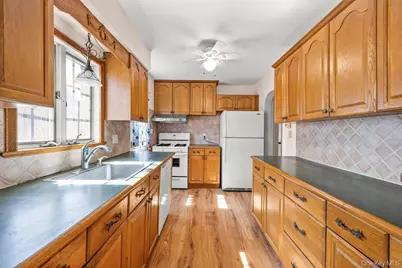 134 E Dover Street, Valley Stream, NY 11580 - Photo 9