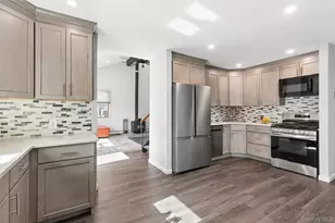 33 Nantucket Dr, Medford, NY 11763 - Photo 5