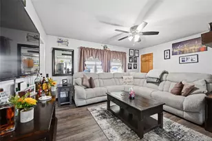 2 Tallow Ln, Levittown, NY 11756 - Photo 9
