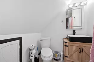 2 Tallow Ln, Levittown, NY 11756 - Photo 17