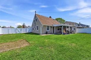 2 Tallow Ln, Levittown, NY 11756 - Photo 23