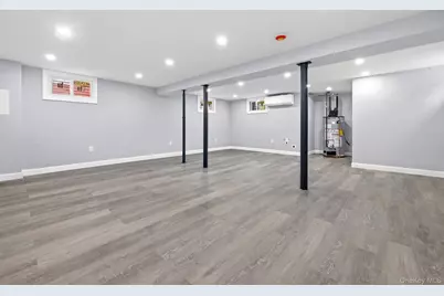 107 E Saint Marks Place, Valley Stream, NY 11580 - Photo 21
