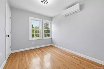107 E Saint Marks Place, Valley Stream, NY 11580 - Photo 15