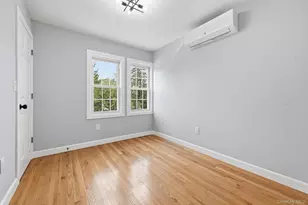 107 E St Marks Pl, Valley Stream, NY 11580 - Photo 15