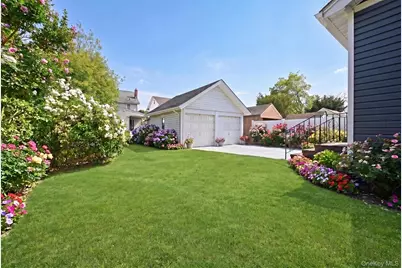 107 E Saint Marks Place, Valley Stream, NY 11580 - Photo 25
