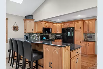 21 Foxcroft Drive, Nanuet, NY 10954 - Photo 11