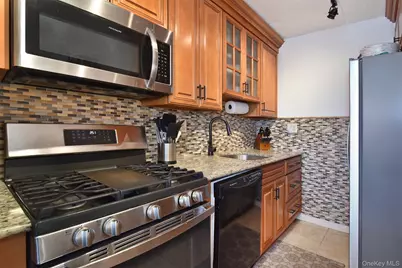 397 N Broadway #1Q, Yonkers, NY 10701 - Photo 7