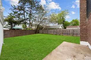 1977 Jackson Ave, Elmont, NY 11003 - Photo 11