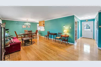 729 Ent Avenue, Westhampton, NY 11978 - Photo 17
