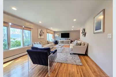 32 Plaza Lane, Selden, NY 11784 - Photo 5