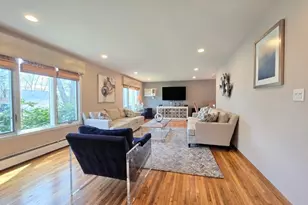 32 Plaza Ln, Selden, NY 11784 - Photo 5